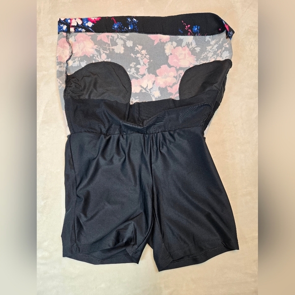 RW&CO. Black Floral Mini Skirt - Picture 7 of 8